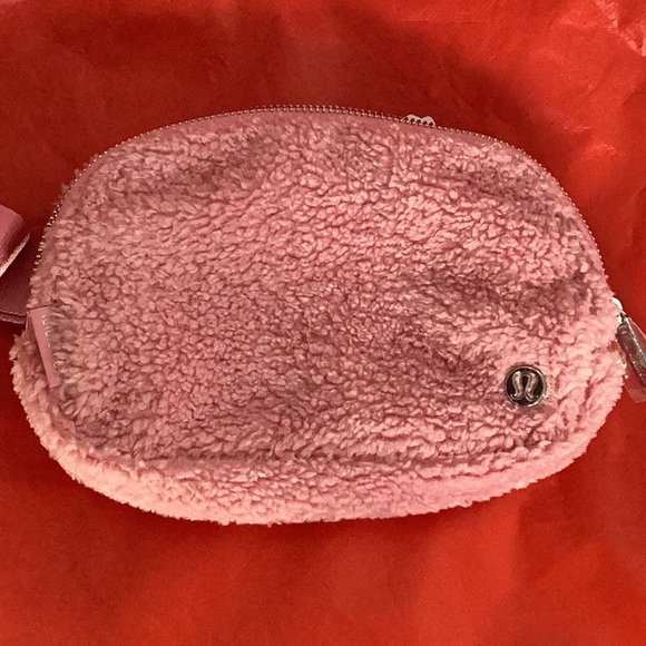 Lululemon everywhere belt bag - Picture 6 of 9